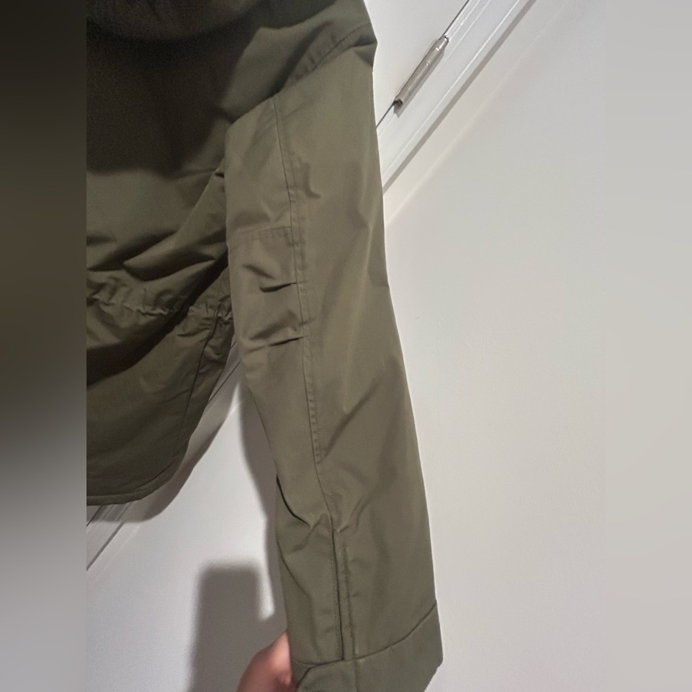 Fjallraven Women’s Greenland insulated hooded parka, Medium, Green - Picture 8 of 16